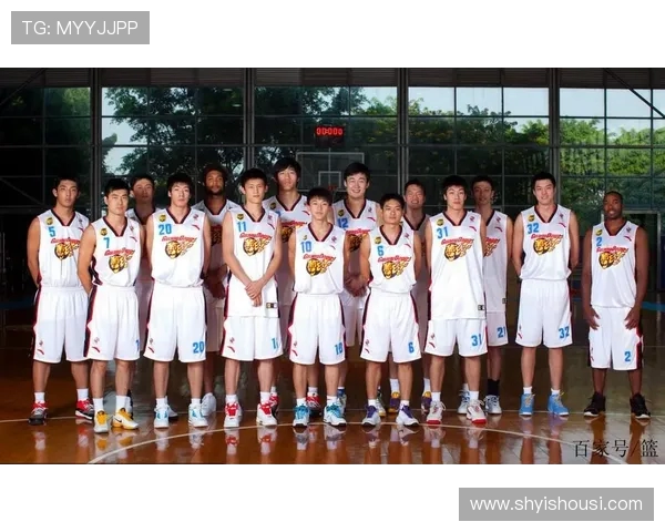 广东宏远与浙江稠州激战正酣 双方全力争夺CBA季后赛席位